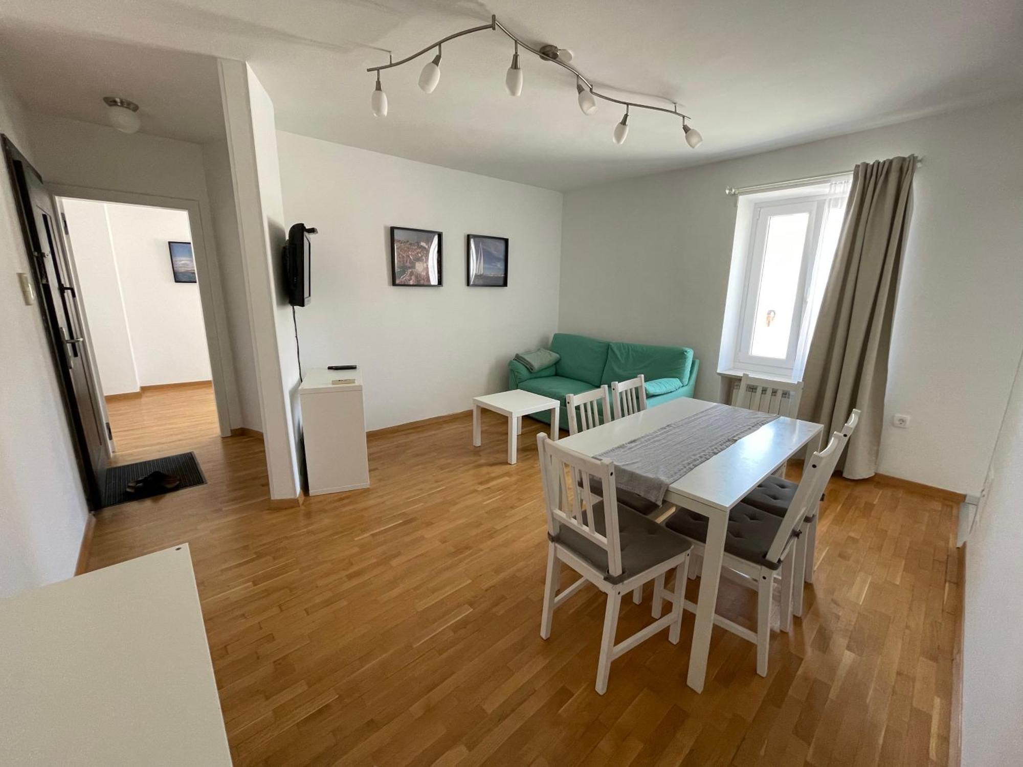 Apartment Tartini ไพราน ภายนอก รูปภาพ